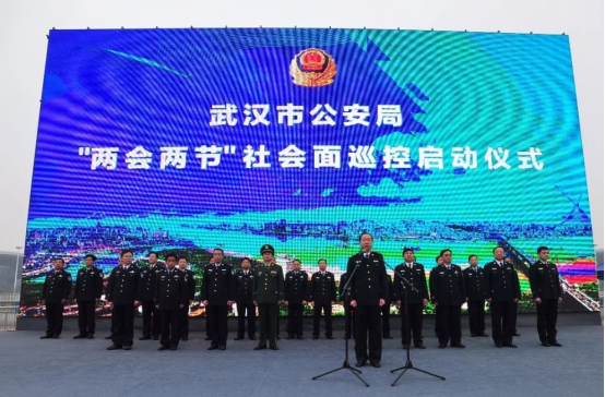 星際50個(gè)流動(dòng)警務(wù)服務(wù)站 在武漢智慧上路23.png