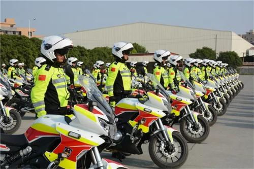 泉州交警鐵騎隊_看圖王.jpg
